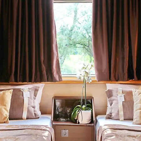 Hotel na wodzie Compass River 3*
