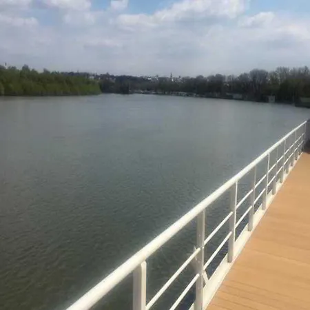 Hotel na wodzie Compass River 3*